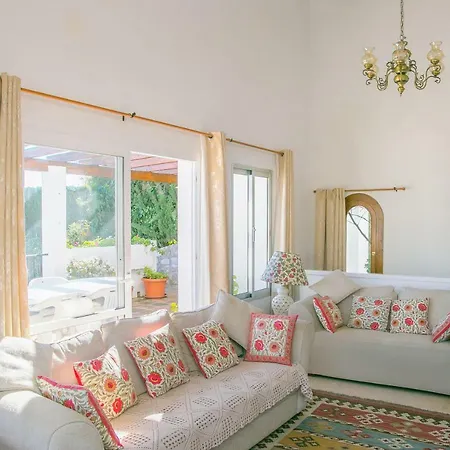 Miia Panda - Rustic Villa Mijas